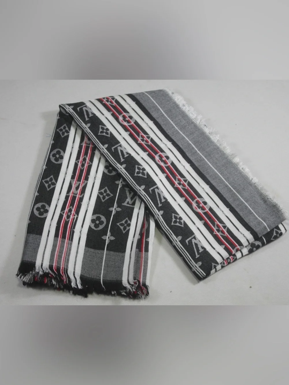 Authentic Louis Vuitton Shawl Stole 50% Silk 20% Wool Wrap Used